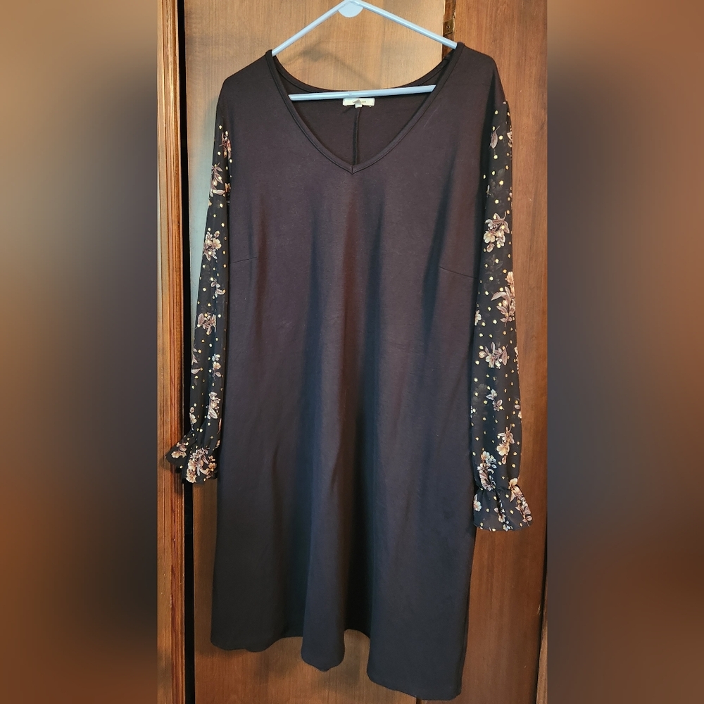 Elegant Black Floral Sleeve Dress
